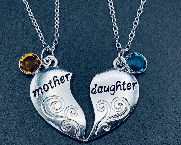 mother daughter necklace - featured image