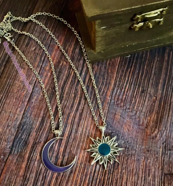twitches necklace